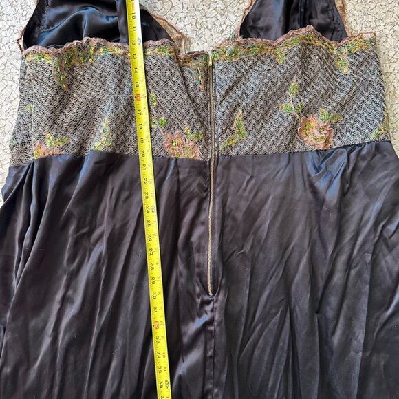 Gorgeous 3X custom made ball gown black satin and floral lace details. - Picture 11 of 11